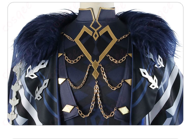 カピターノ コスプレ衣装の襟元と胸前の装飾の詳細。高い再現度の刺繍と金属パーツが特徴的です。