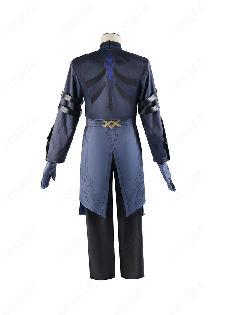 カピターノの内搭服の背面装飾の詳細。背中部分にも精緻なデザインが施され、着用感と美しさが両立しています。