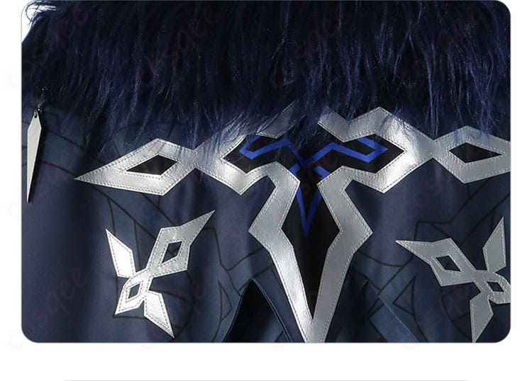 カピターノ コスプレ衣装の外套背面の装飾細部。ファーと装飾が豪華で、キャラクターらしい仕上がりです。