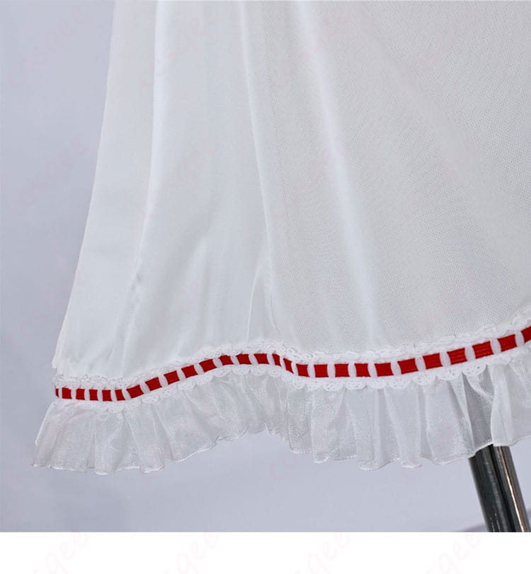 スカートと上衣の装飾細部画像。スカートと上衣の絶妙なデザイン。