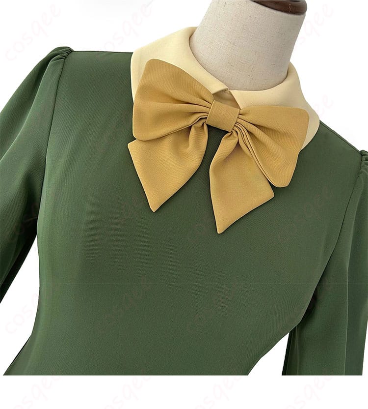 「惣流・アスカ・ラングレー コスプレ衣装 服の襟の装飾。細かい刺繍とデザインで、キャラクターの雰囲気を忠実に再現。」