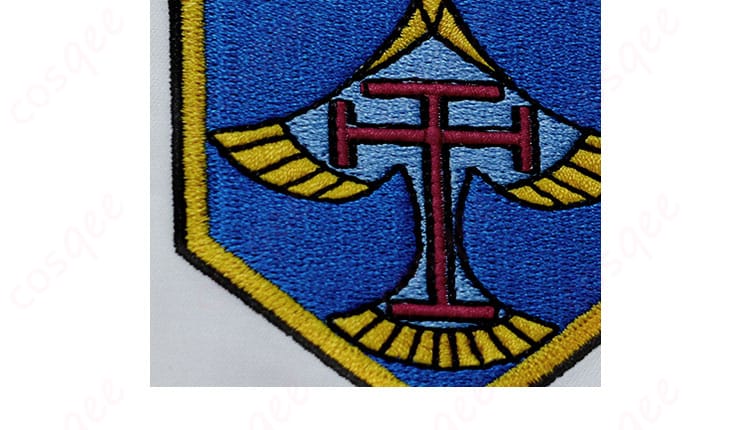 Free! 岩鳶高校夏男子制服 コスプレ衣装の胸前装飾。キャラクターのイメージにぴったりなデザイン。