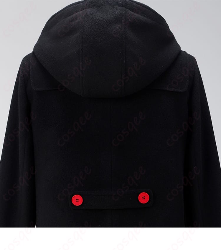 雨宮蓮の冬服コスプレ衣装(コート)の背面部分の装飾が映し出された画像。背中のデザインも細部まで再現。