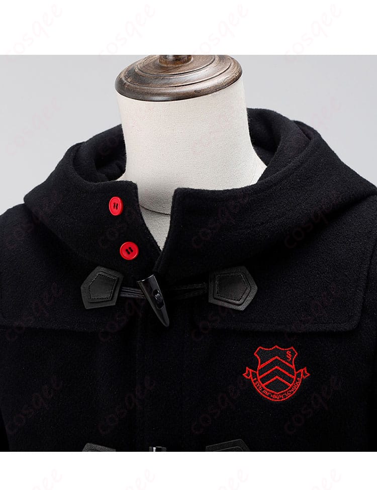 雨宮蓮の冬服コスプレ衣装(コート)の襟の装飾が詳細に映し出された画像。精緻な刺繍が特徴です。