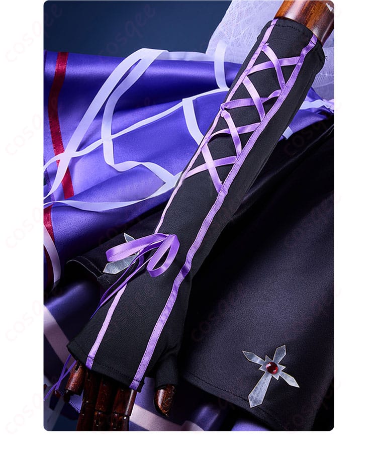 エマ・ウッズのコスプレ手袋の精緻な装飾