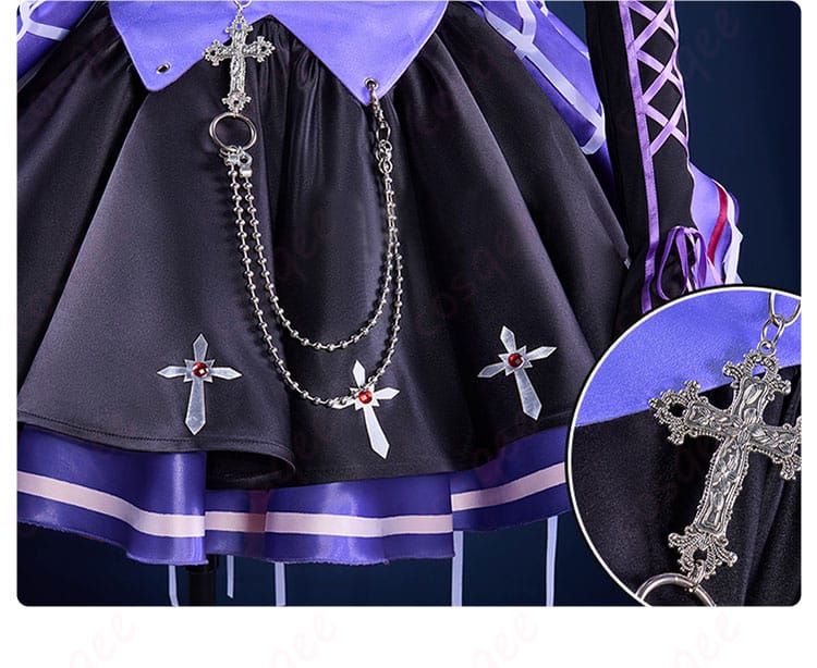 コスプレ衣装の十字架装飾ディテール