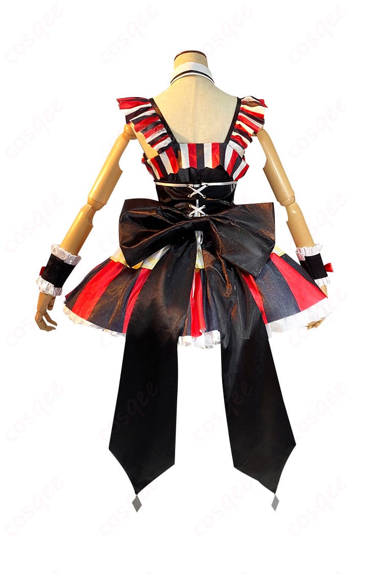 プリパラ 北条そふぃ 5周年コスプレ衣装の背面図。背中の蝶結びとディテールが美しい。