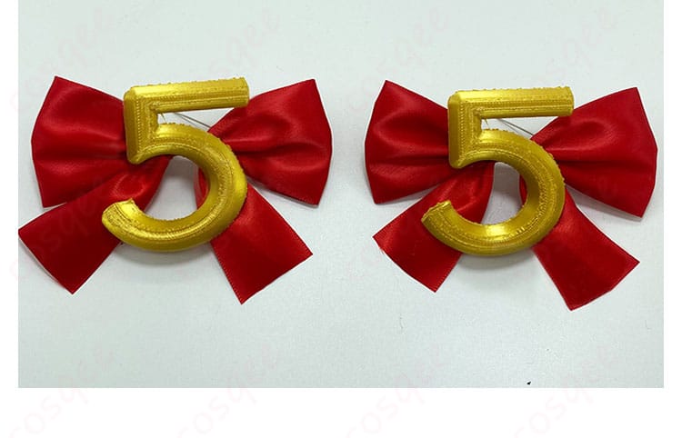 プリパラ 北条そふぃ コスプレ衣装の胸元の数字5装飾。5周年を祝う特別なデザイン。