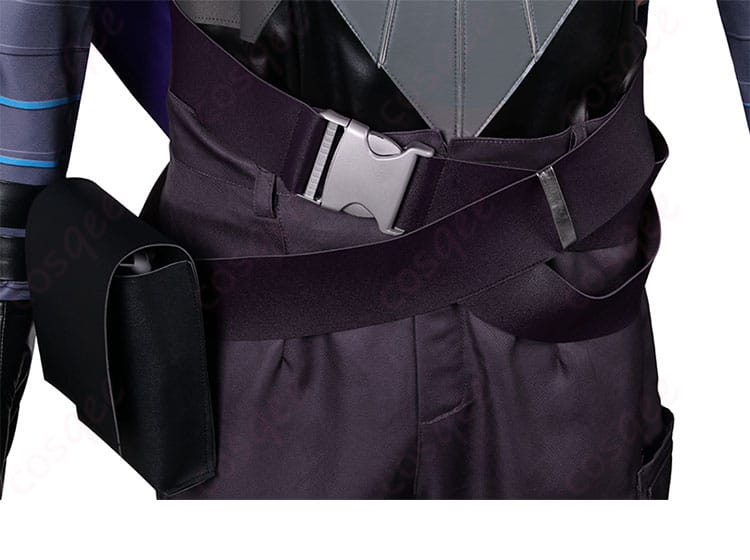 ウエストとベルトの装飾ディテール。オーメンの衣装を忠実に再現。