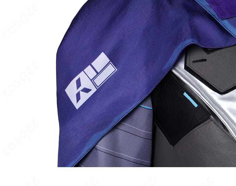 肩袖の装飾ディテール。オーメン コスプレ衣装の肩部デザインが美しく表現されています。