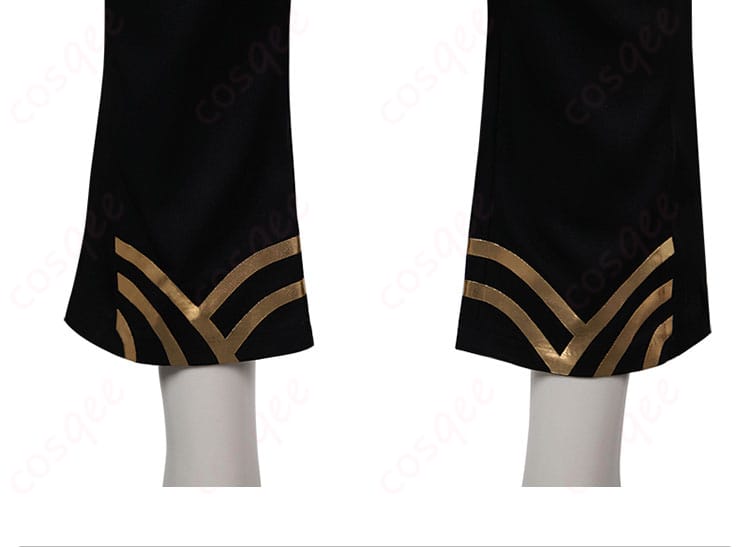ウェイのコスプレ衣装のズボン部分の装飾ディテール。クオリティの高いデザインが見どころ。