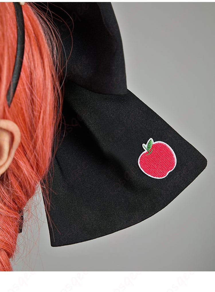 髪飾りの蝶の装飾:ホロのアルザス民族衣装に合わせた髪飾りの蝶のデザイン詳細。