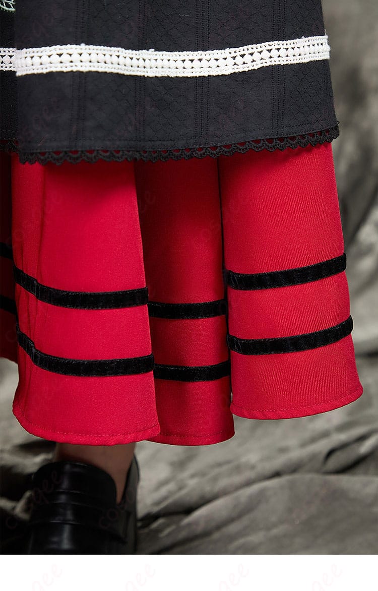 スカートの裾の装飾ディテール:ホロのアルザス民族衣装のスカート裾部分のディテール。