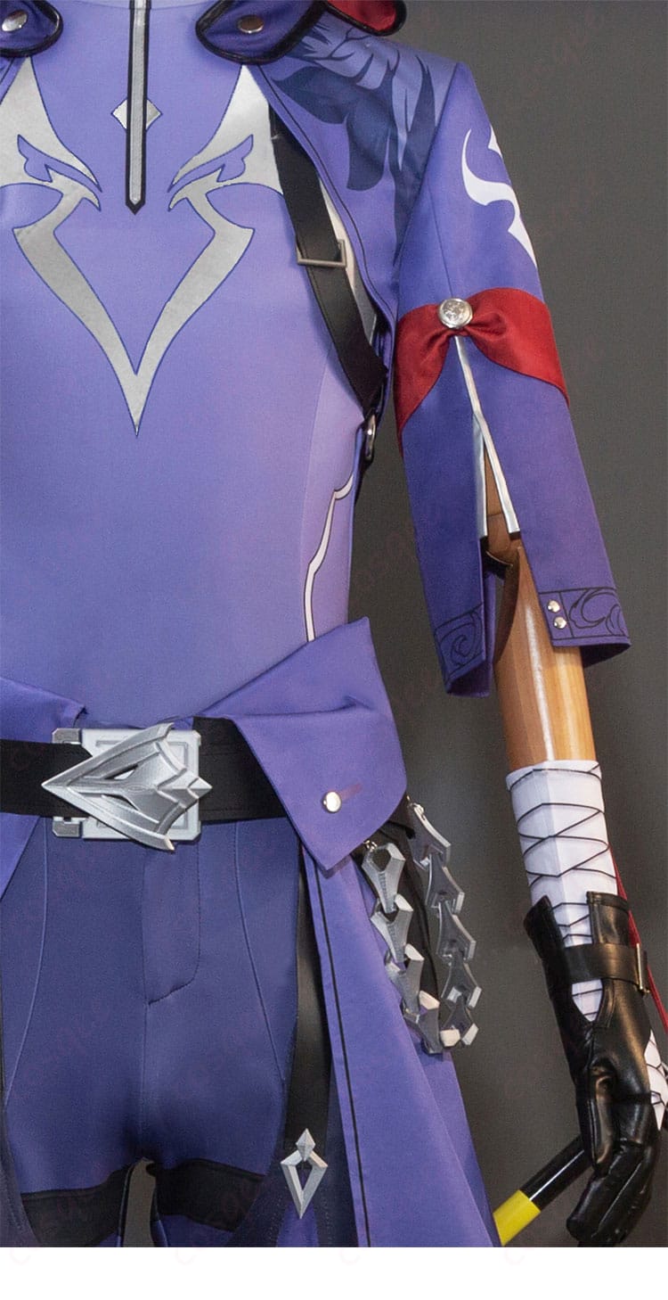 モゼ コスプレ衣装の左肩部分の装飾。対称的な美しいデザインをご覧ください。