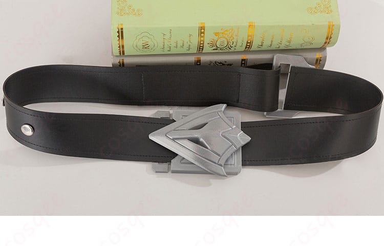 モゼ コスプレ衣装の腰帯部分のディテール。ベルトのデザインが衣装を引き立てます。