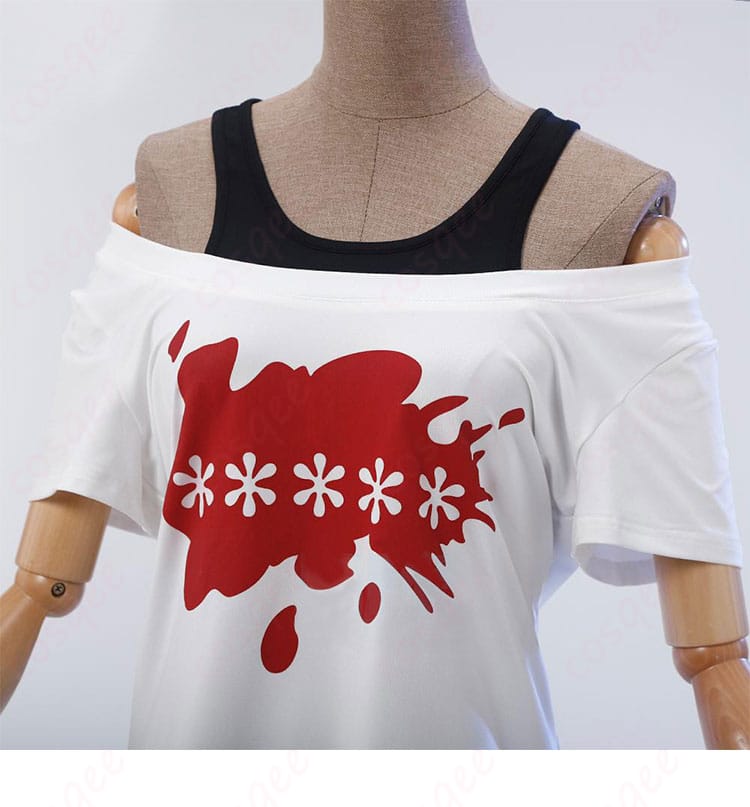 佐倉双葉のコスプレ衣装の短袖部分に施された独特なグラフィックと装飾。キャラクターの個性を反映。