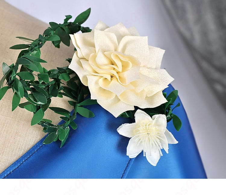 肩の装飾ディテール。肩部分の細かな刺繍とデザインが美しい。