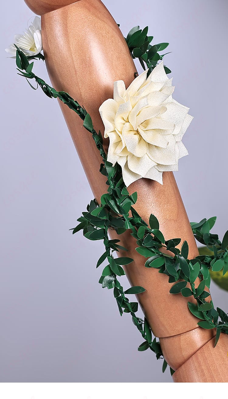 花の腕飾りの装飾ディテール。可愛らしい花のアクセサリーで華やかさアップ。