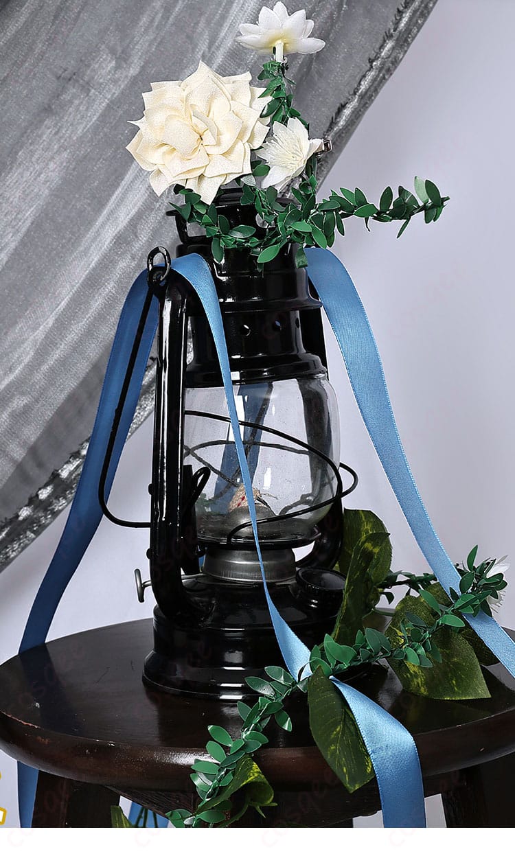 足元の装飾ディテール。足元に施された細かな装飾がポイント。