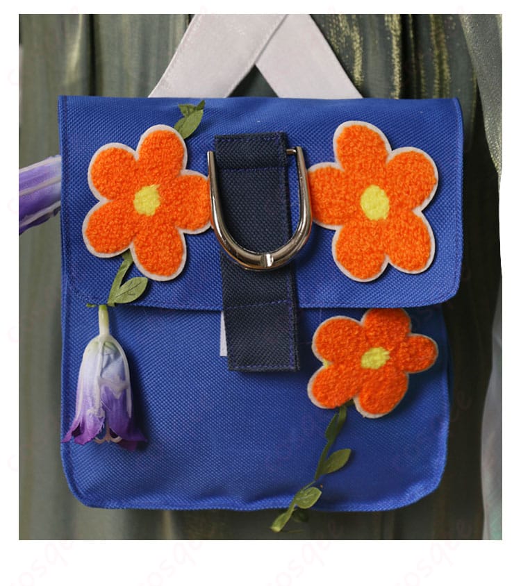 腰ポーチ装飾のディテール写真。便利でスタイリッシュなデザインの細部。