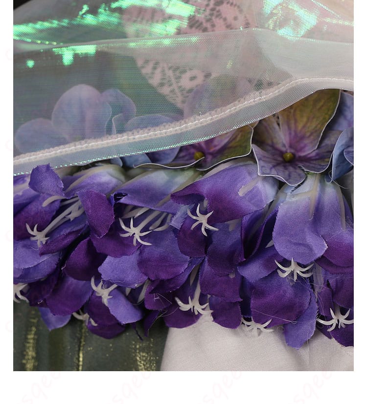 花の衣肩装飾の細部写真。「アニー・レスター」コスプレ衣装の美しい花模様。