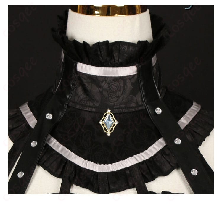 服装の襟と宝石装飾の詳細 – 襟元と豪華な宝石装飾、魔王コスプレ衣装の細部にこだわり。