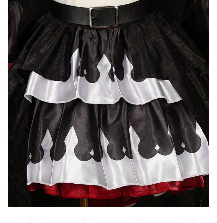 スカート装飾の詳細 – 衣装のスカート部分に施された細かい装飾、魔王らしいデザイン。