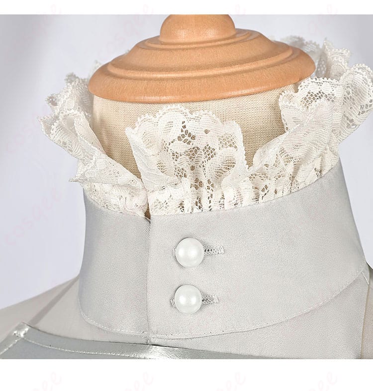 衣服の襟飾りのディテール - 精緻な銀の騎士衣装襟飾り