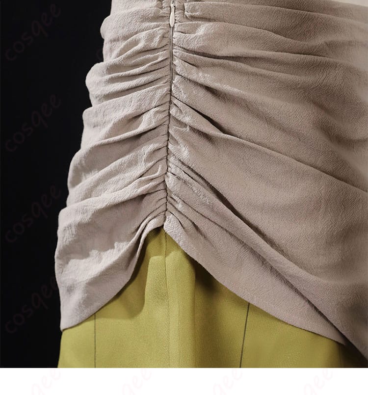 ダンジョン飯 リシオン コスプレ衣装 腰部の服のシワと装飾のディテール。リアルな質感と動きやすさを追求。