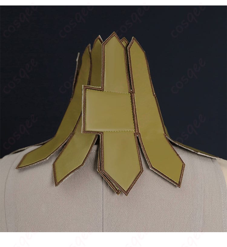 ダンジョン飯 フレキ コスプレ衣装 服の首飾りのディテール。アクセサリーのデザインが細部まで再現されています。