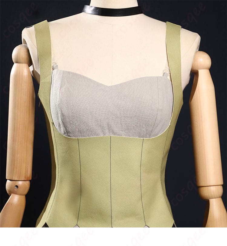 シスヒスコスプレ衣装の上衣部分の装飾のディテール。精緻な装飾が光ります。