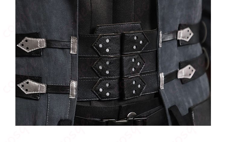 セフィロス ハロウィン コスプレ衣装のウエスト装飾のアップ。高級感とリアルさ。