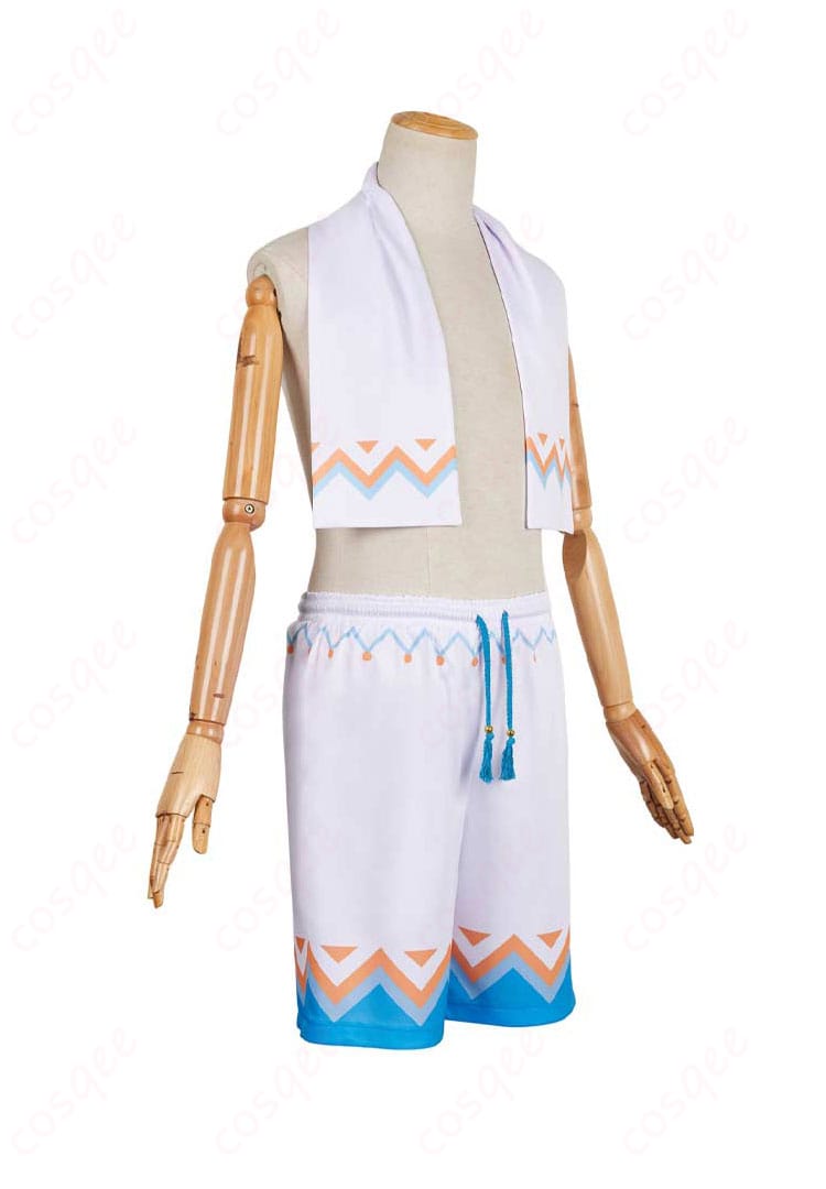 商品右側画像 – 空のコスプレ衣装、ショートパンツとマフラーのディテールが魅力