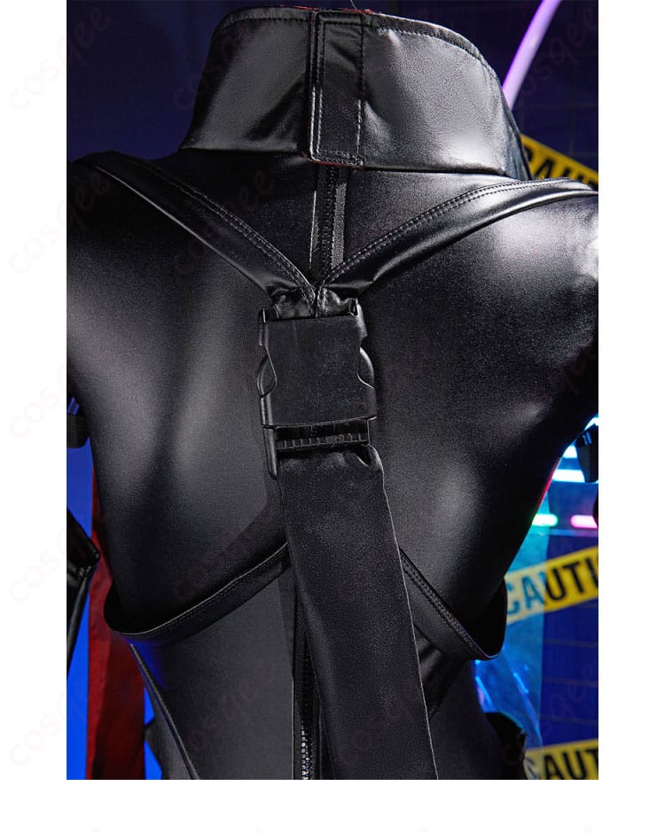 勝利の女神:NIKKE 紅蓮(ピルグリム) ブラックシャドウ コスプレ衣装 - 服装背面の詳細画像。装飾やデザインの特徴をクローズアップ。