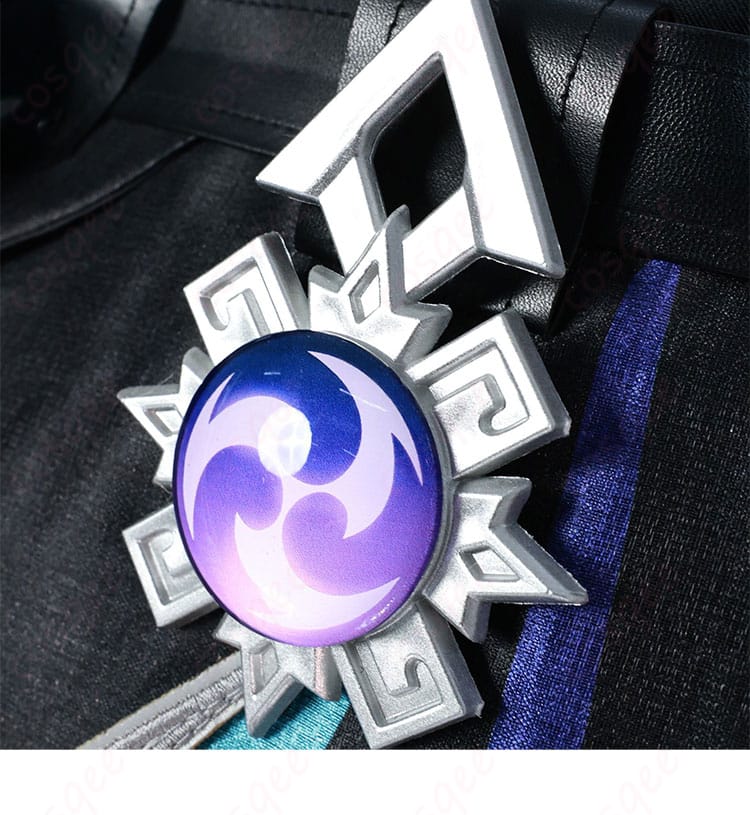 背飾りのディテール、オロルンコスプレ衣装の背中の装飾が強調された画像。