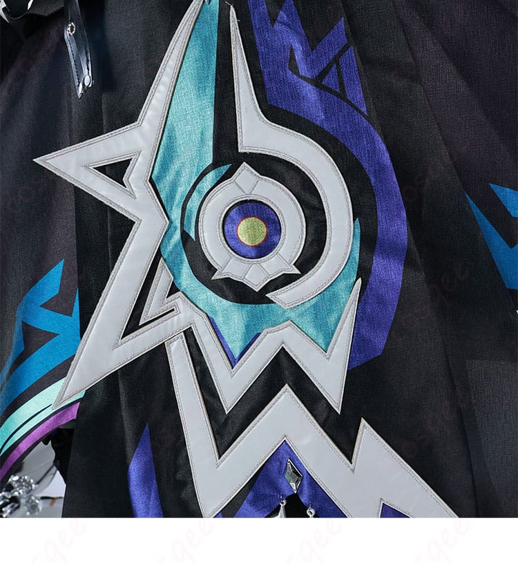 服装背面の装飾細部、オロルンのコスプレ衣装の背中部分のデザインと細部。