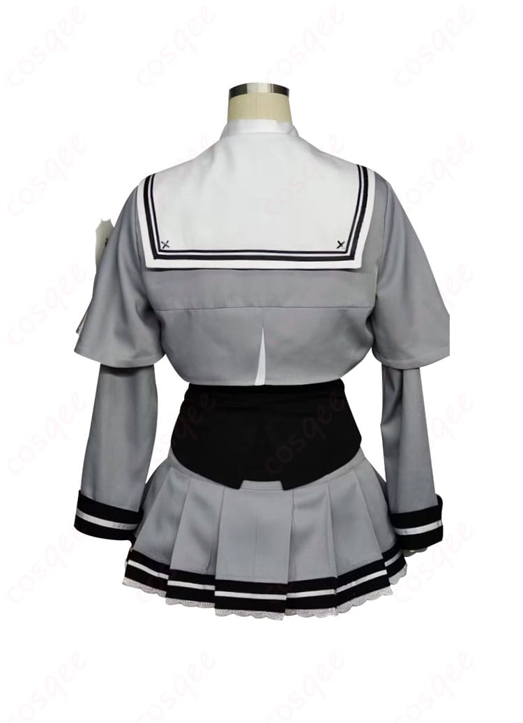 守月スズミのコスプレ衣装、背面のデザイン。シンプルでエレガントな背中の仕上げ。