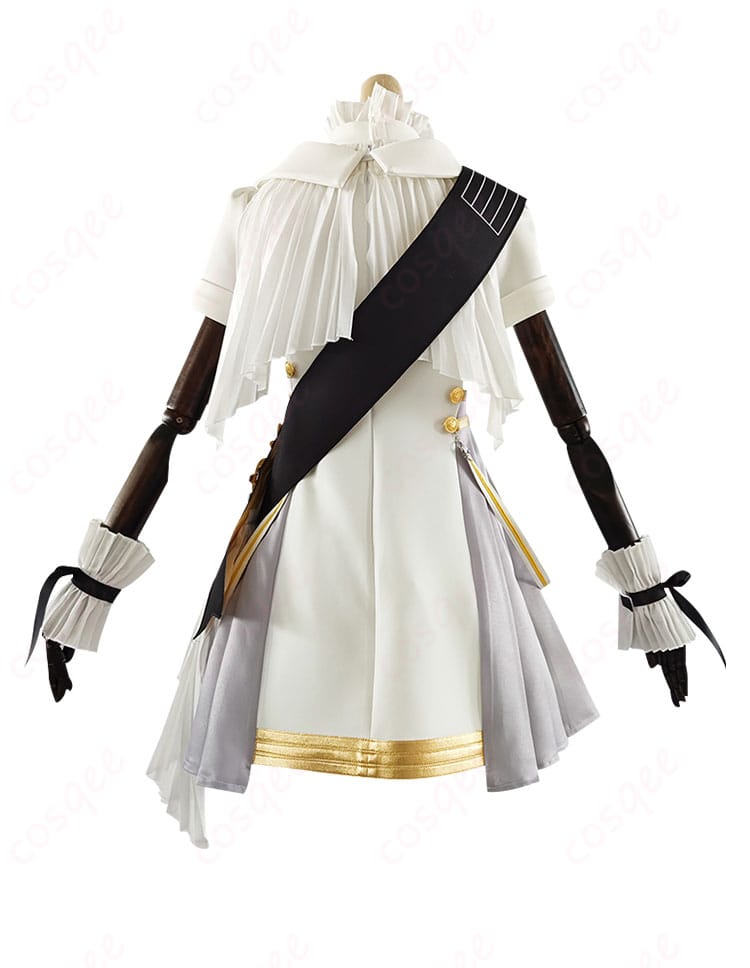 守月スズミのコスプレ衣装、背面のデザイン。シンプルでエレガントな後ろ姿。