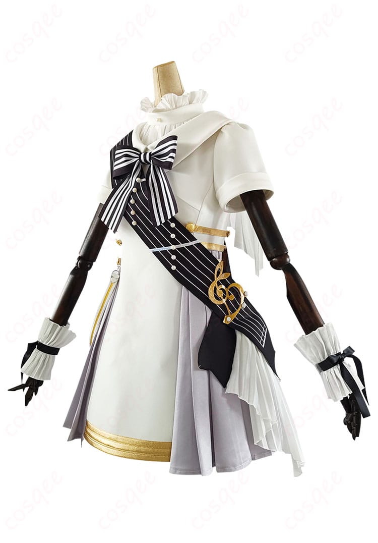 守月スズミのコスプレ衣装、側面のディテール。エレガントなラインと美しい仕上がり。