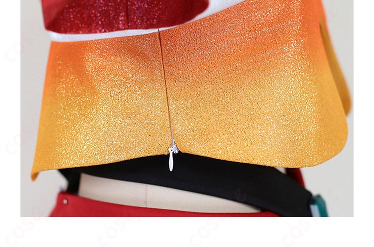 セレナのコスプレ衣装、衣鎖の装飾。ファッション性が高く、全体のデザインに調和を加えています。