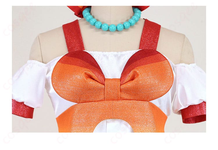 セレナのコスプレ衣装、衣襟の装飾。細部までこだわったデザインが特徴。