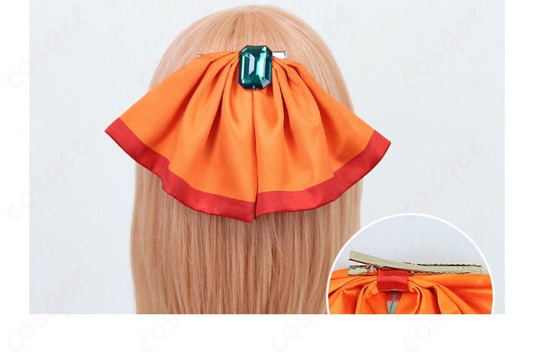 セレナのコスプレ衣装、髪飾りの装飾。かわいらしさと華やかさを引き立てるアクセサリーです。