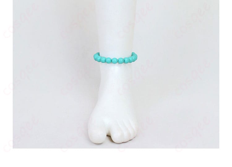 セレナのコスプレ衣装、足飾りの装飾。ファッション性と機能性を兼ね備えた美しいディテール。