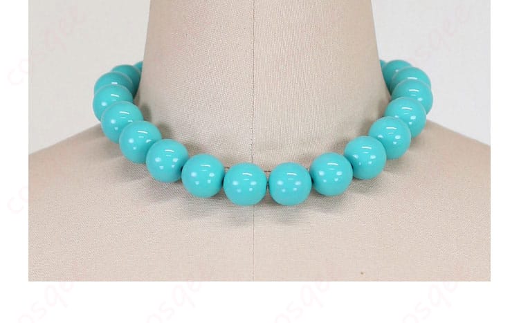 セレナのコスプレ衣装、首飾りの装飾。全体のコスプレバランスを取る重要なディテールです。