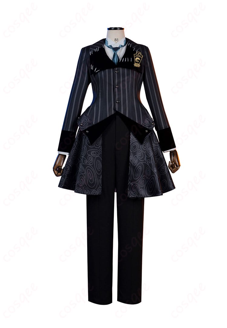 ツイステリドル・ローズハートのナイトメアースーツ、正面から見た詳細なデザイン。