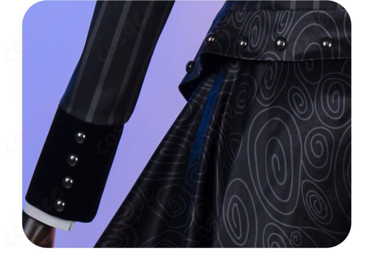 リドル・ローズハートコスプレ衣装の袖部分の美しい装飾。細部までこだわり抜いたデザイン。