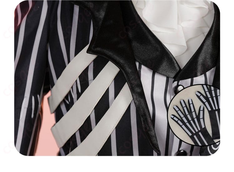 コスプレ衣装の襟部分と衣領装飾。ツイステ版ならではの華やかなデザイン。