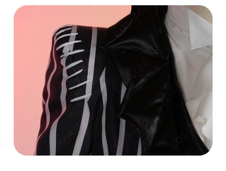 コスプレ衣装の肩袖装飾。精緻な刺繍とディテールが特徴的です。