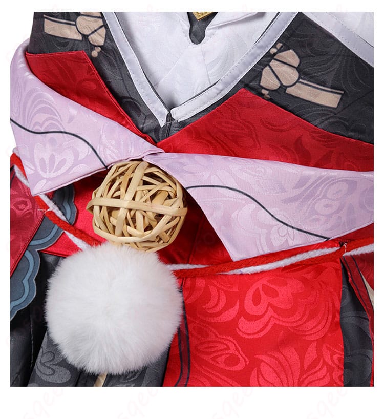 コスプレ衣装の腰部分の装飾詳細、細部まで丁寧に作り込まれています。