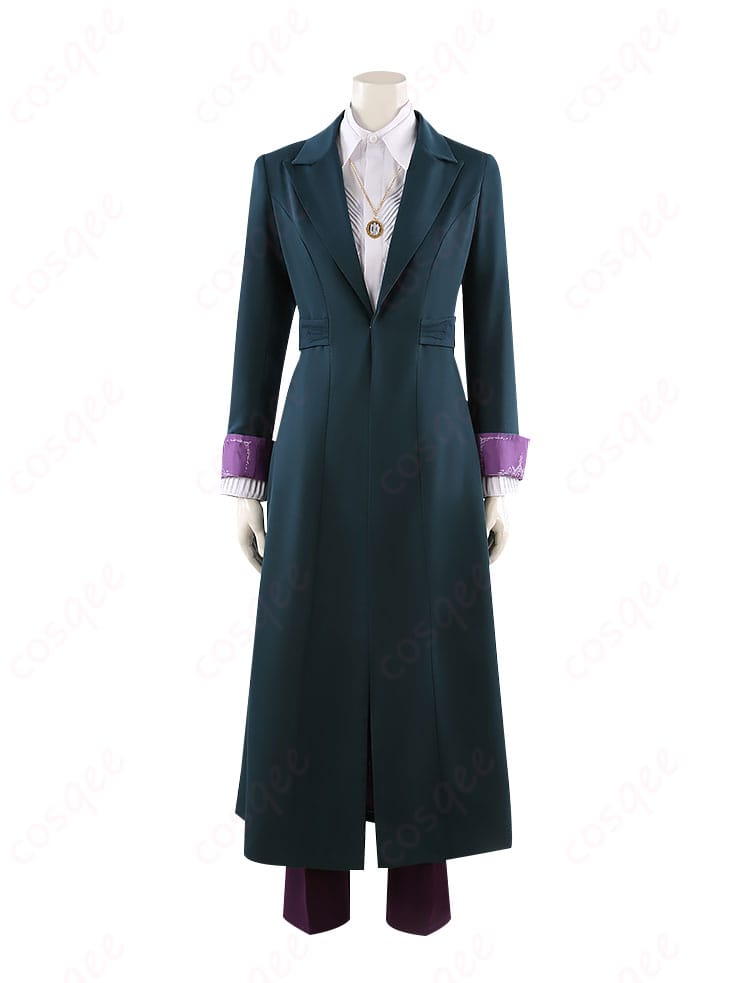 アガサ・ハークネス コスプレ衣装の正面のディテール。衣装の細かな刺繍やデザインが際立つ。